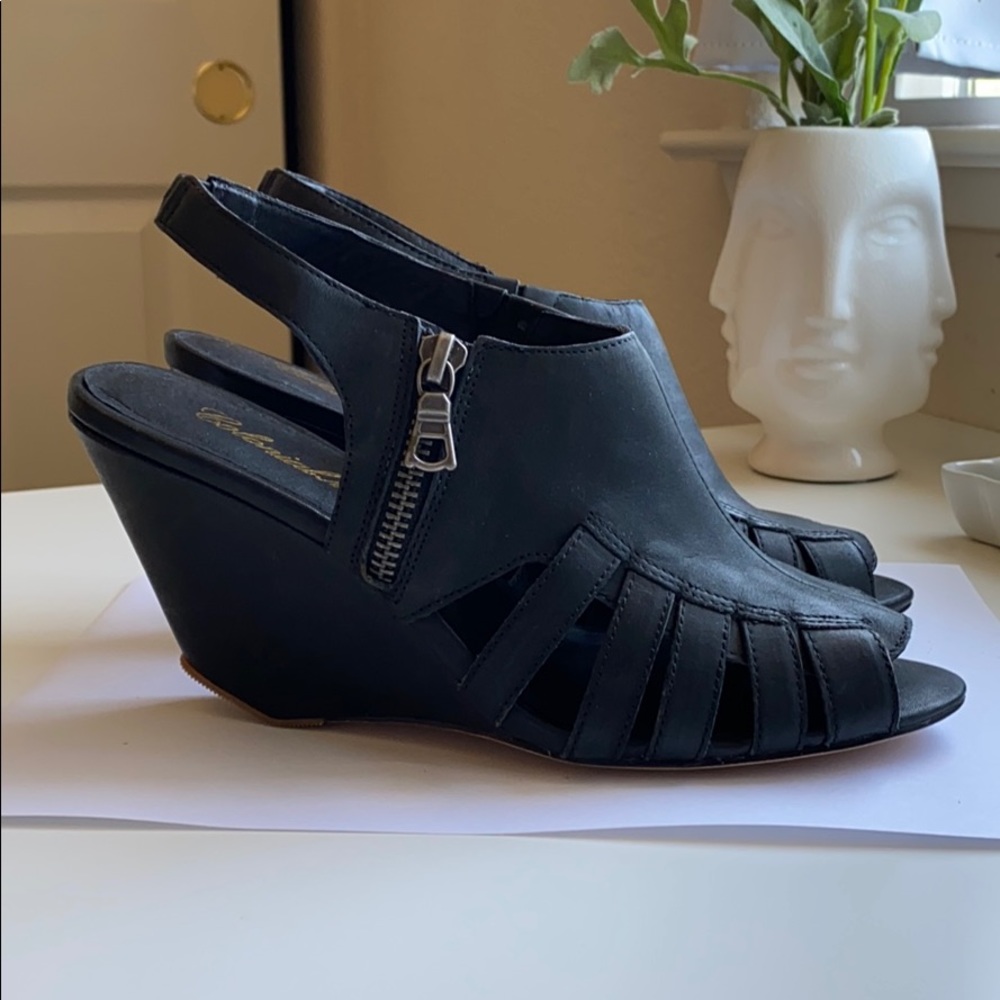 COLONIAL MADNESS BY LD TUTTLE WEDGES SIZE 7.5